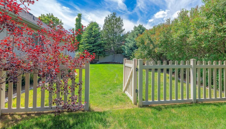 A functional fence gate providing access to a well-maintained backyard, surrounded by a wooden fence in Venice